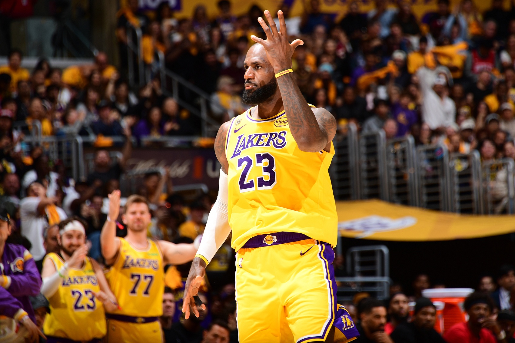 PG电子-系列赛2-0等于拿下？詹姆斯24次无败绩 打遍东部无敌手&amp;园区锁冠